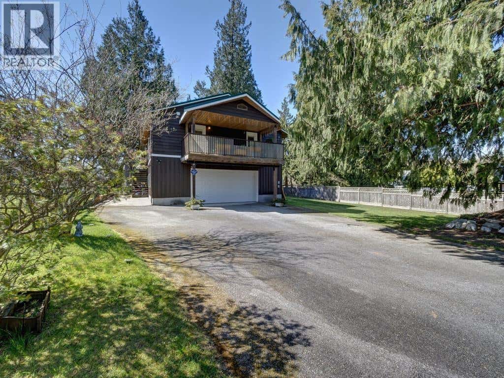 12577 WARNOCK ROAD — Pender Harbour, British Columbia - Photo 4 of 36