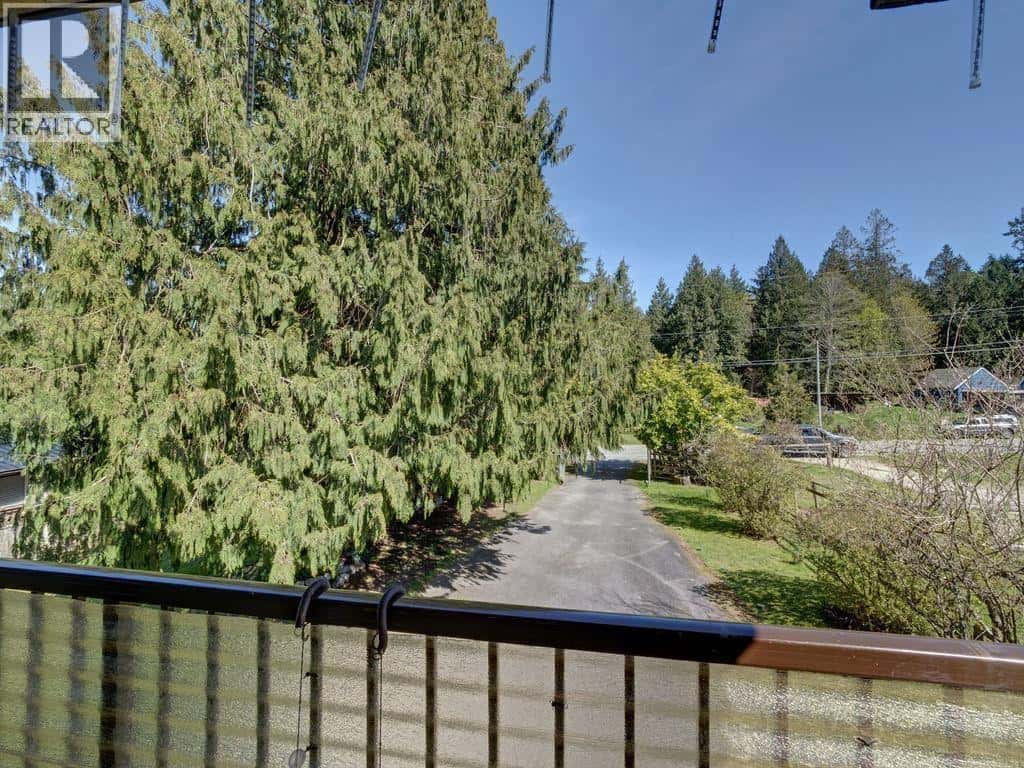 12577 WARNOCK ROAD — Pender Harbour, British Columbia - Photo 3 of 36