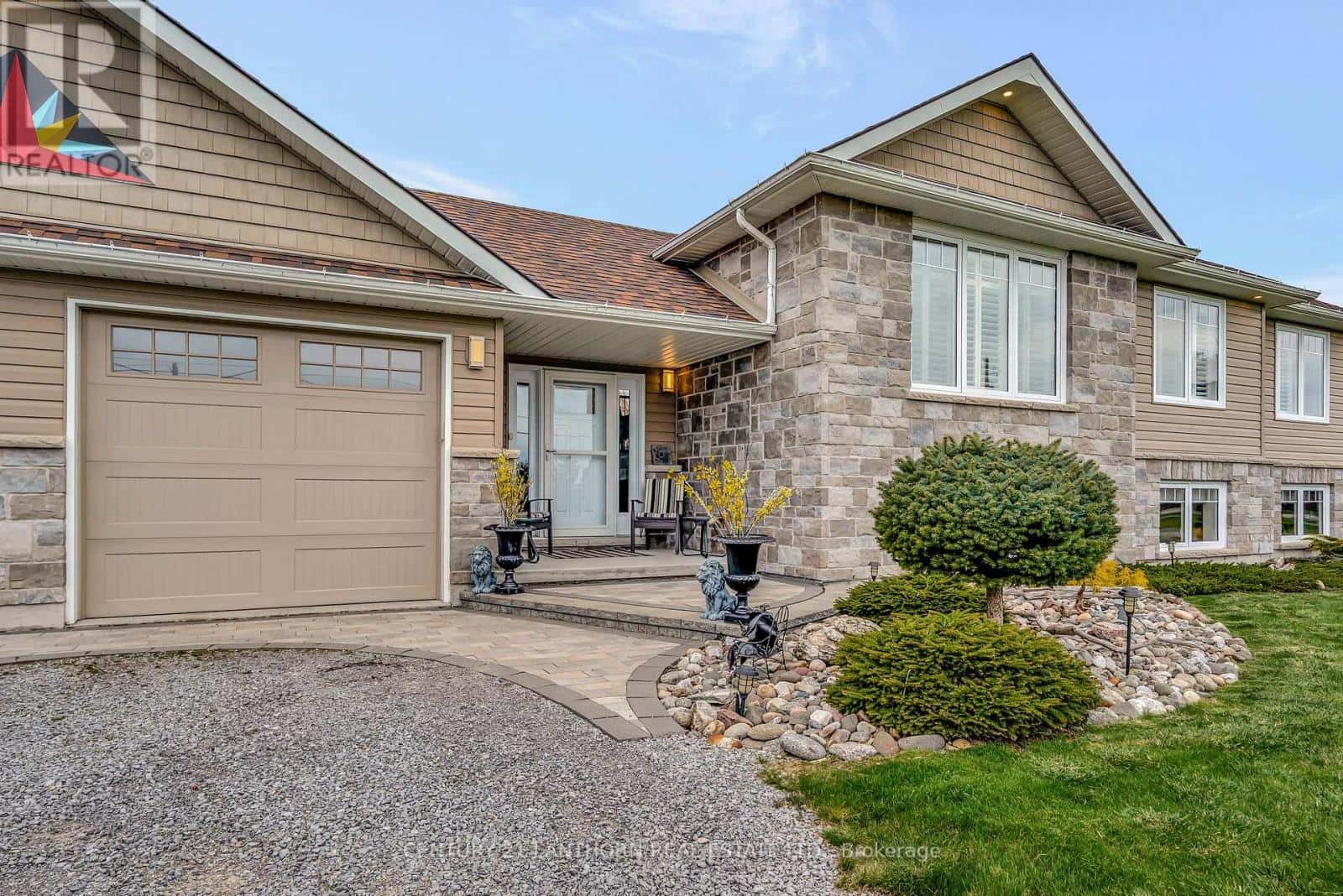 32 STINSON BLOCK ROAD — Prince Edward County (Hillier Ward), Ontario - Photo 3 of 39