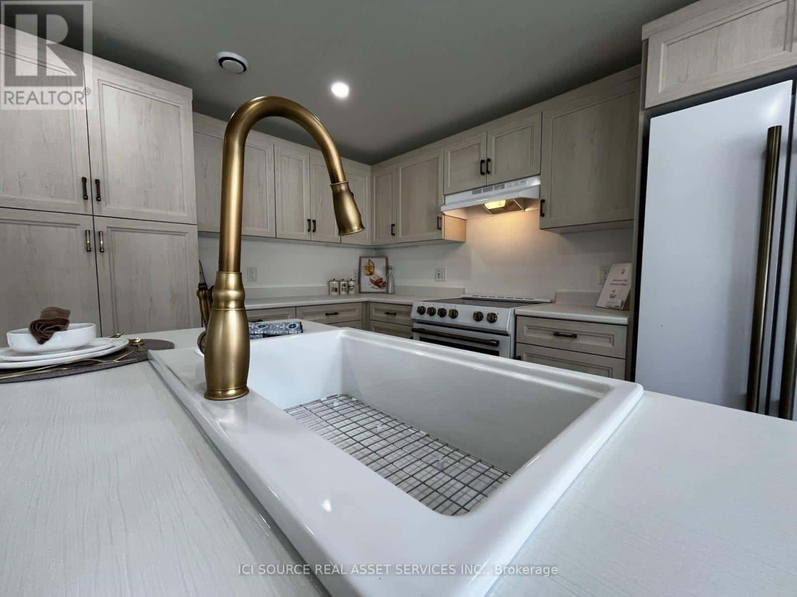 305 - 8250 COUNTY RD 17 — Clarence-Rockland, Ontario - Photo 5 of 18