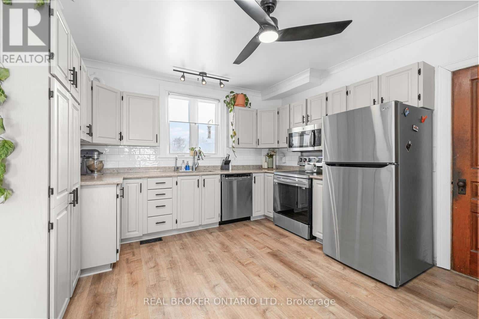 11505 QUEEN STREET — North Dundas, Ontario - Photo 5 of 36