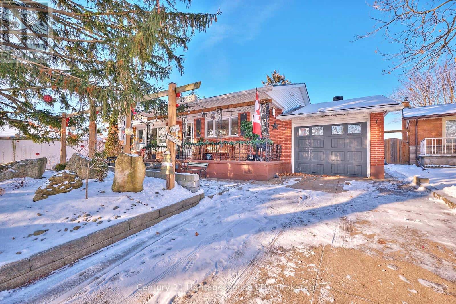 6887 Fairlawn Crescent