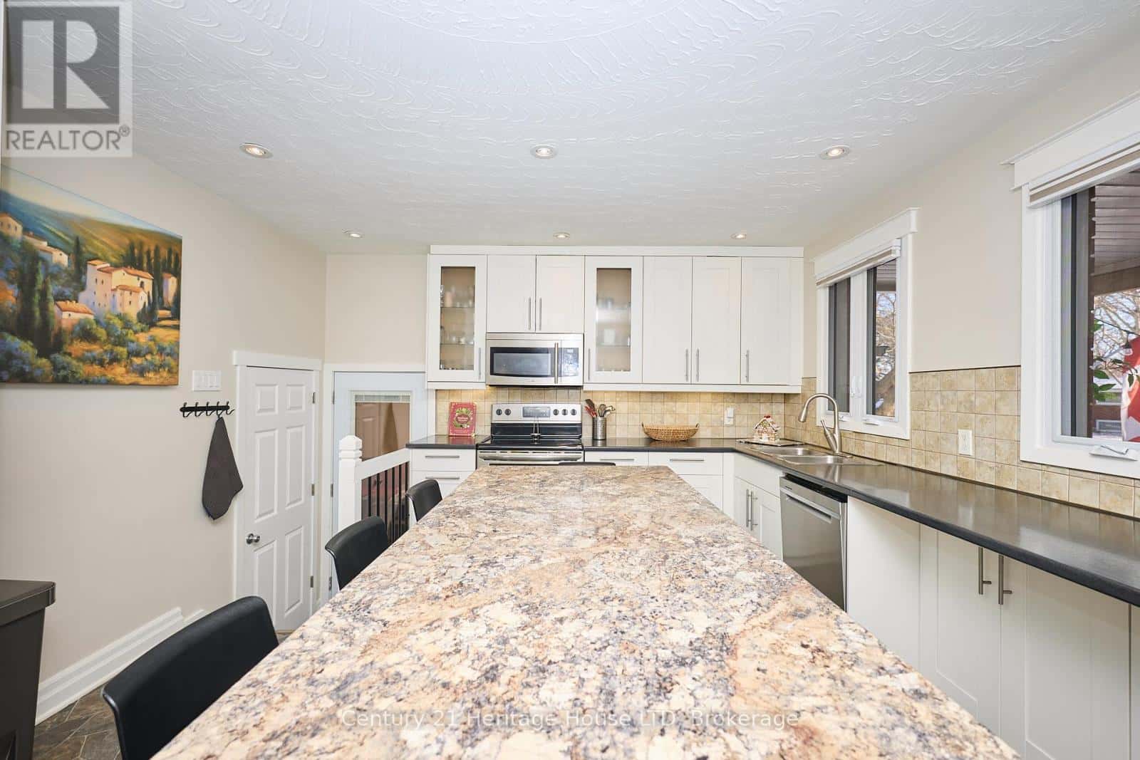 6887 FAIRLAWN CRESCENT — Niagara Falls (Arad/Fallsview), Ontario - Photo 4 of 45