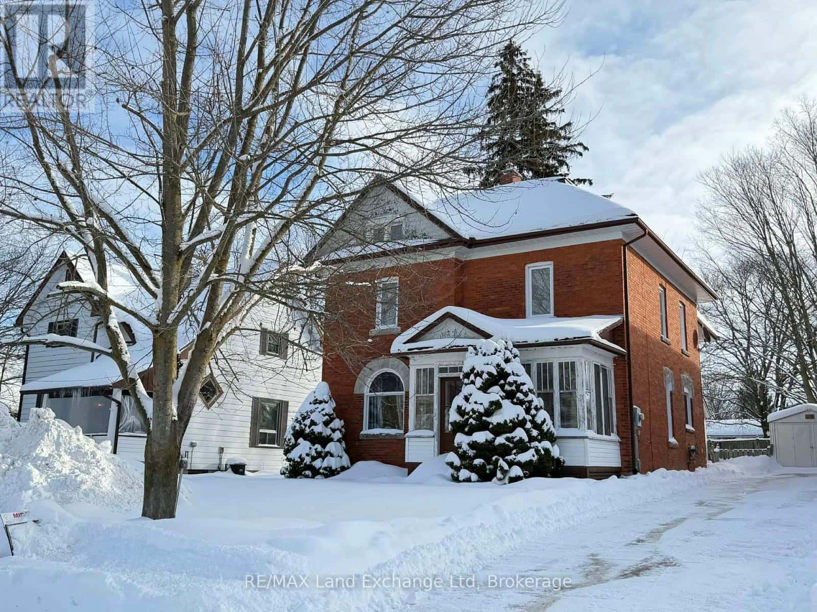 327 FRANCES STREET — North Huron (Wingham), Ontario - Photo 2 of 26