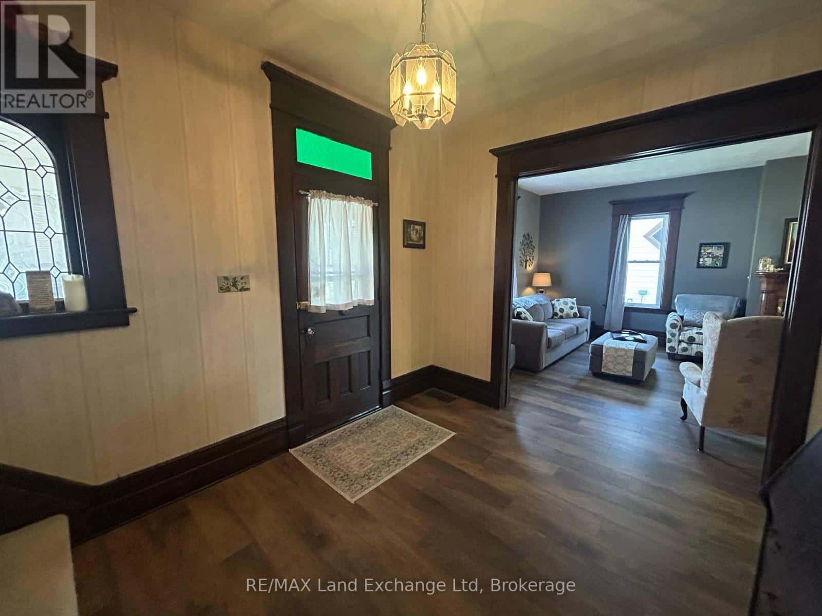 327 FRANCES STREET — North Huron (Wingham), Ontario - Photo 4 of 26