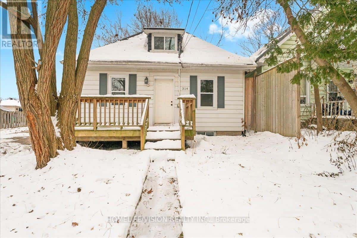 314 RUSSELL STREET — Midland, Ontario - Photo 2 of 27