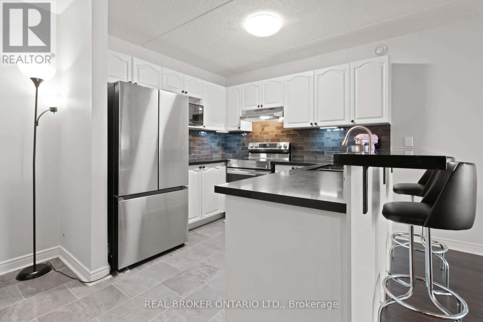 214 - 2010 CLEAVER AVENUE — Burlington (Headon), Ontario - Photo 4 of 26