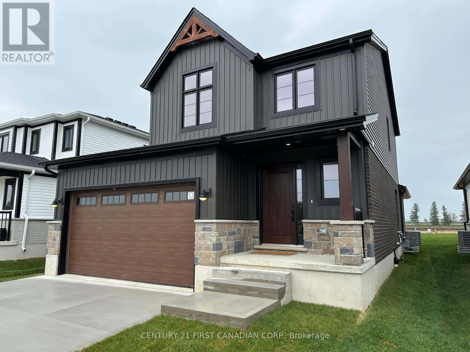 9 TWYNSTRA STREET — North Middlesex (Ailsa Craig), Ontario - Photo 2 of 41