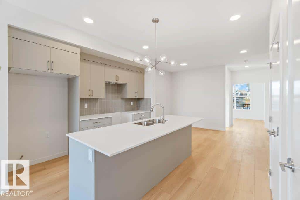 150 GARNEAU GA — Spruce Grove, Alberta - Photo 2 of 16