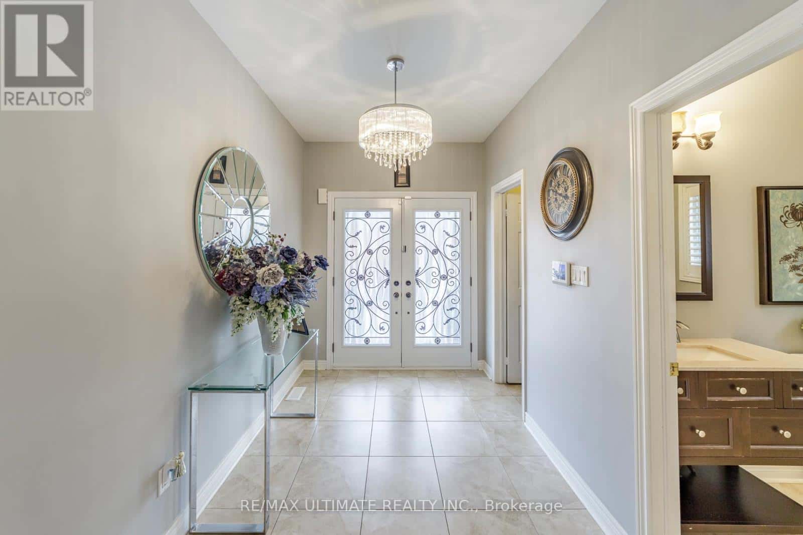 8 LEVIDA STREET — Brampton (Vales of Castlemore), Ontario - Photo 4 of 45