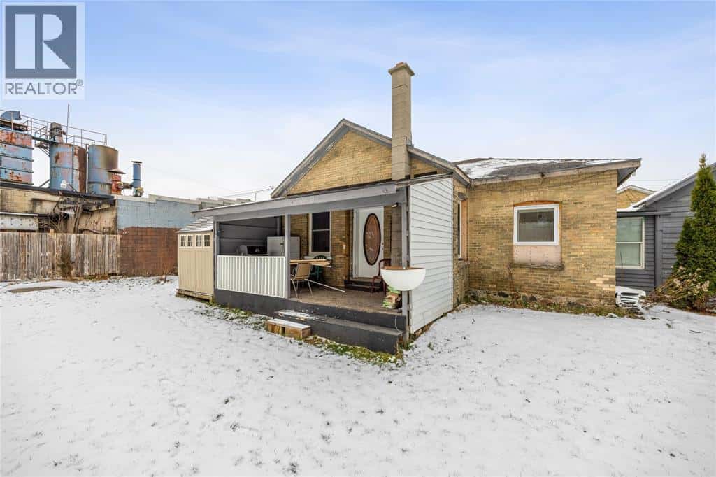 4 CLYDE STREET — Lambton Shores, Ontario - Photo 3 of 29