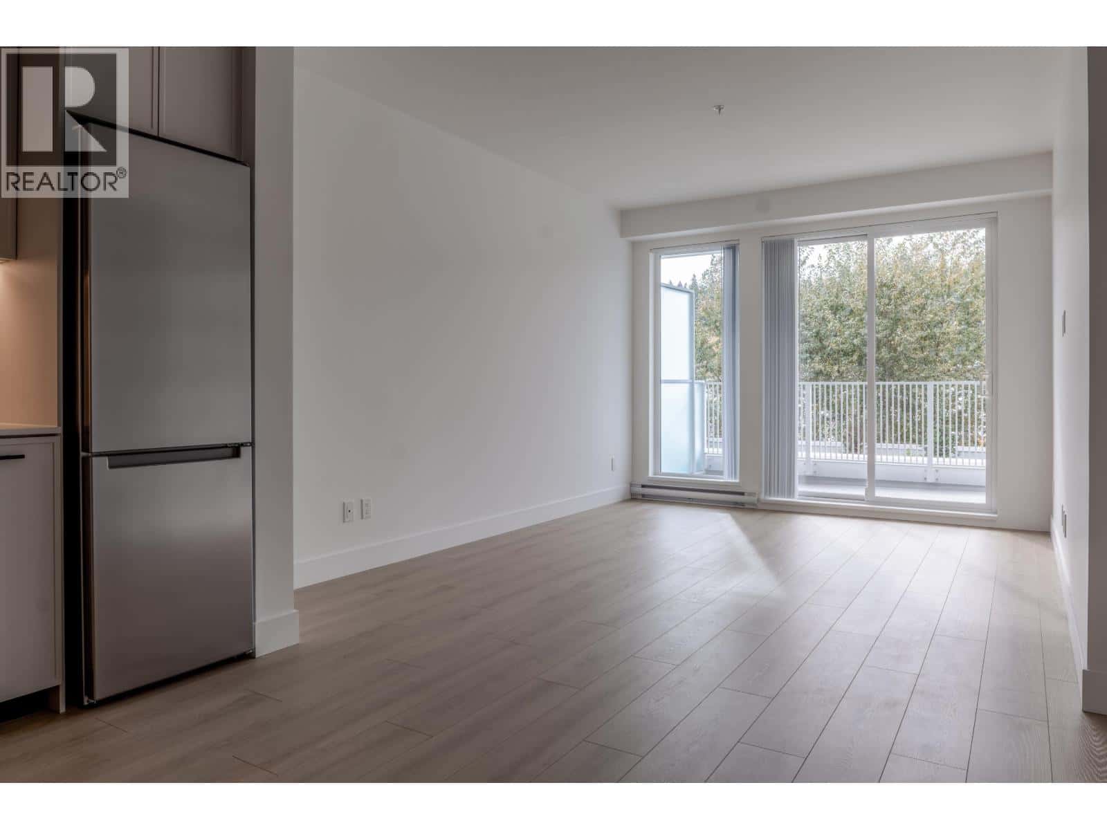 308 3075 MURRAY STREET — Port Moody, British Columbia - Photo 5 of 40