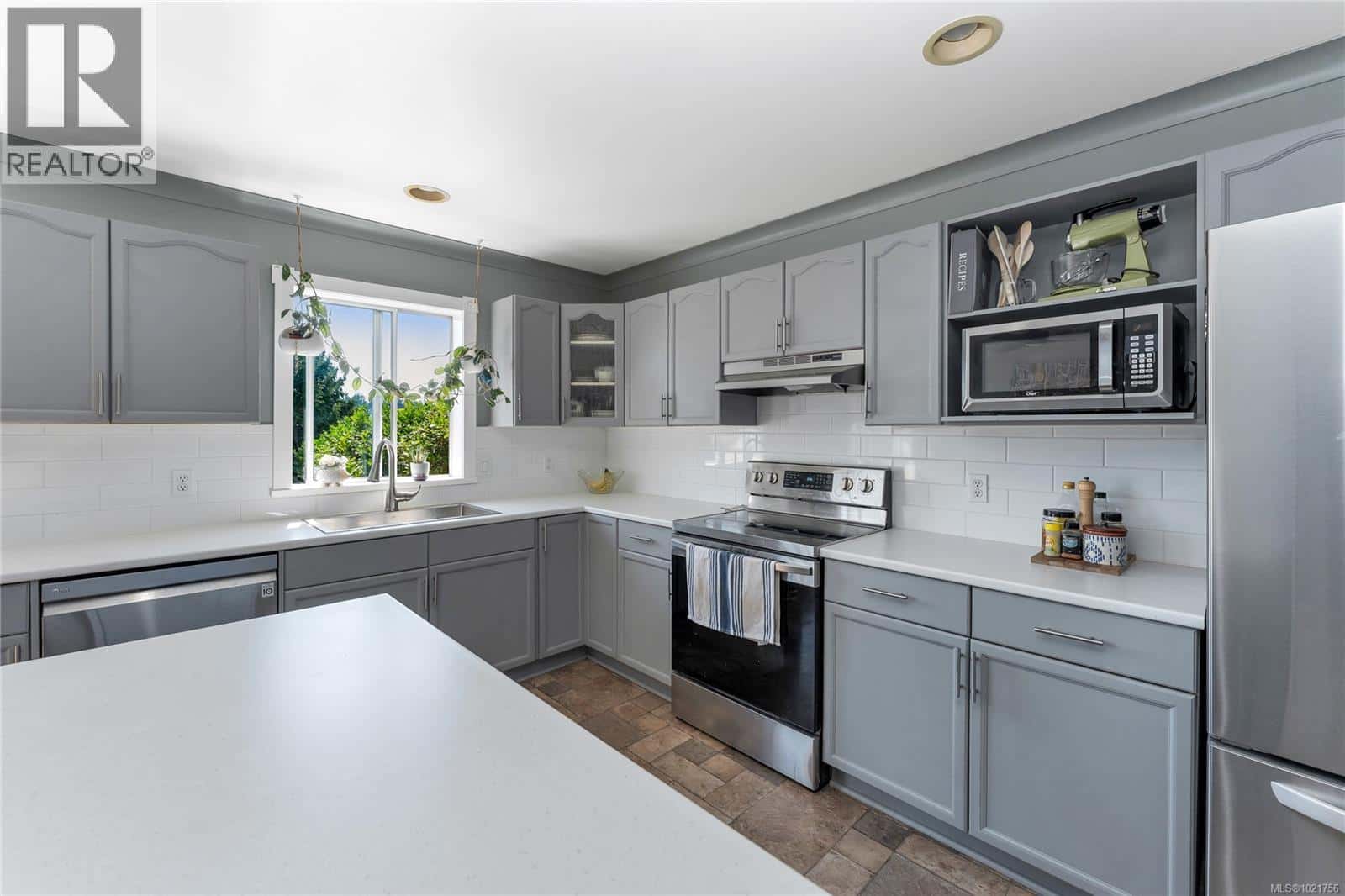 505 Windthrop Rd — Colwood, British Columbia - Photo 4 of 53