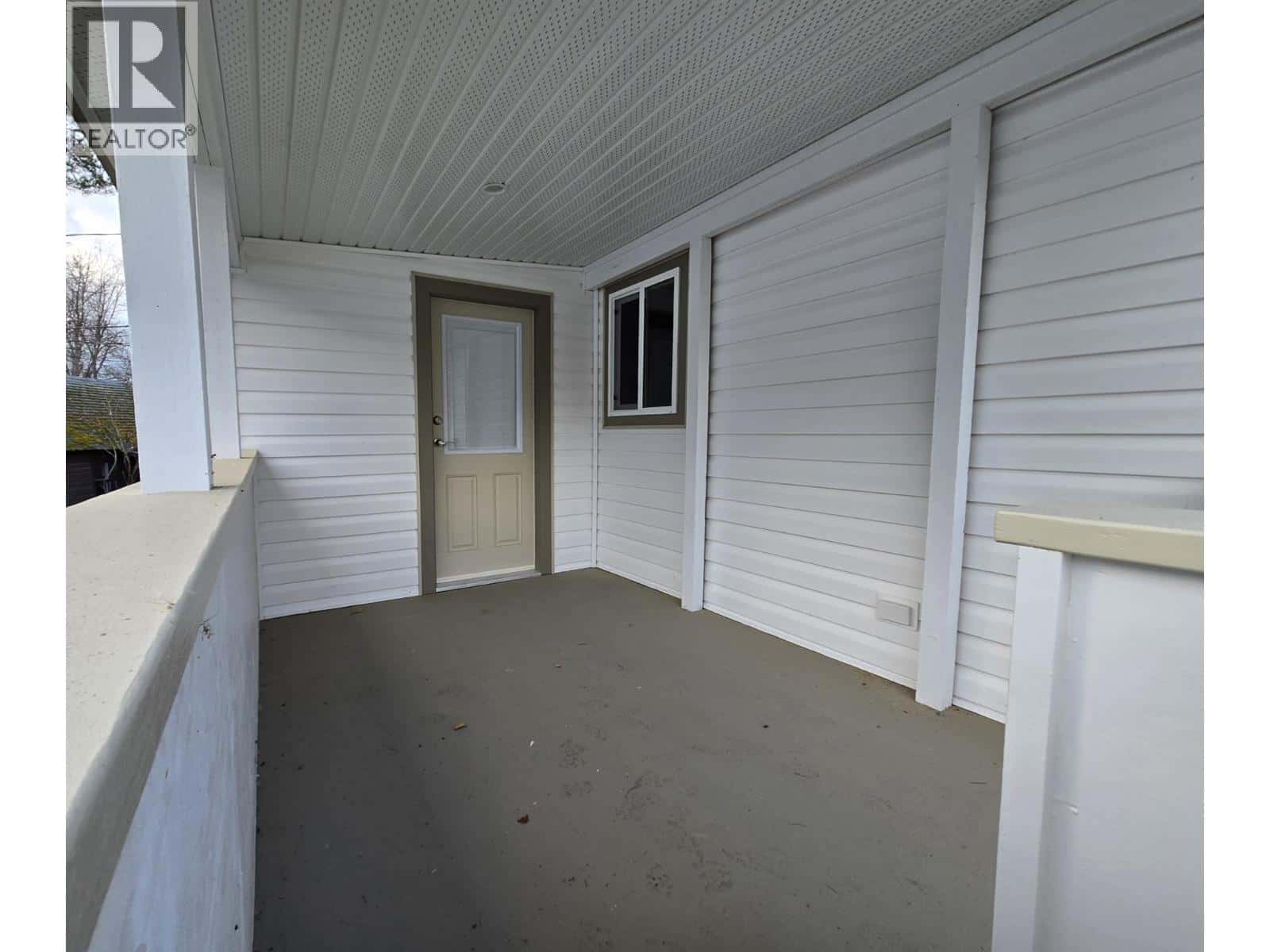 4029 Broadwater Road Unit# 9 — Robson, British Columbia - Photo 4 of 15