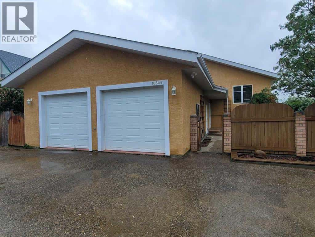 10606 90 Street — Peace River, Alberta - Photo 2 of 50