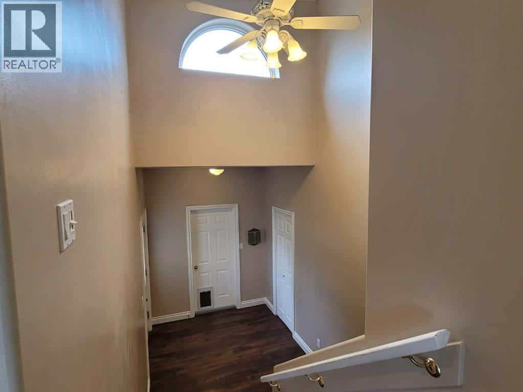 10606 90 Street — Peace River, Alberta - Photo 4 of 50