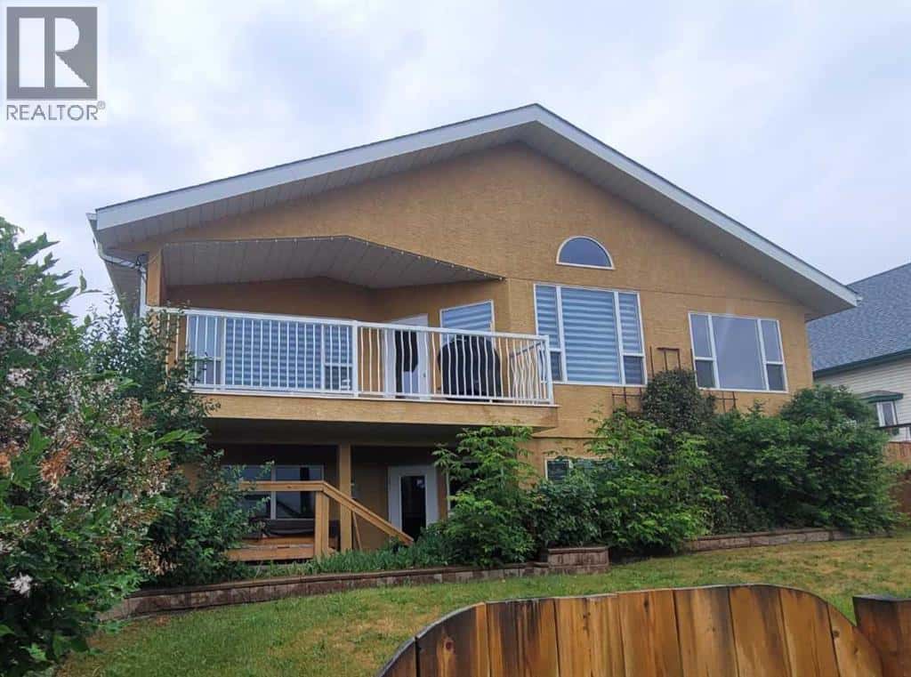 10606 90 Street — Peace River, Alberta - Photo 3 of 50