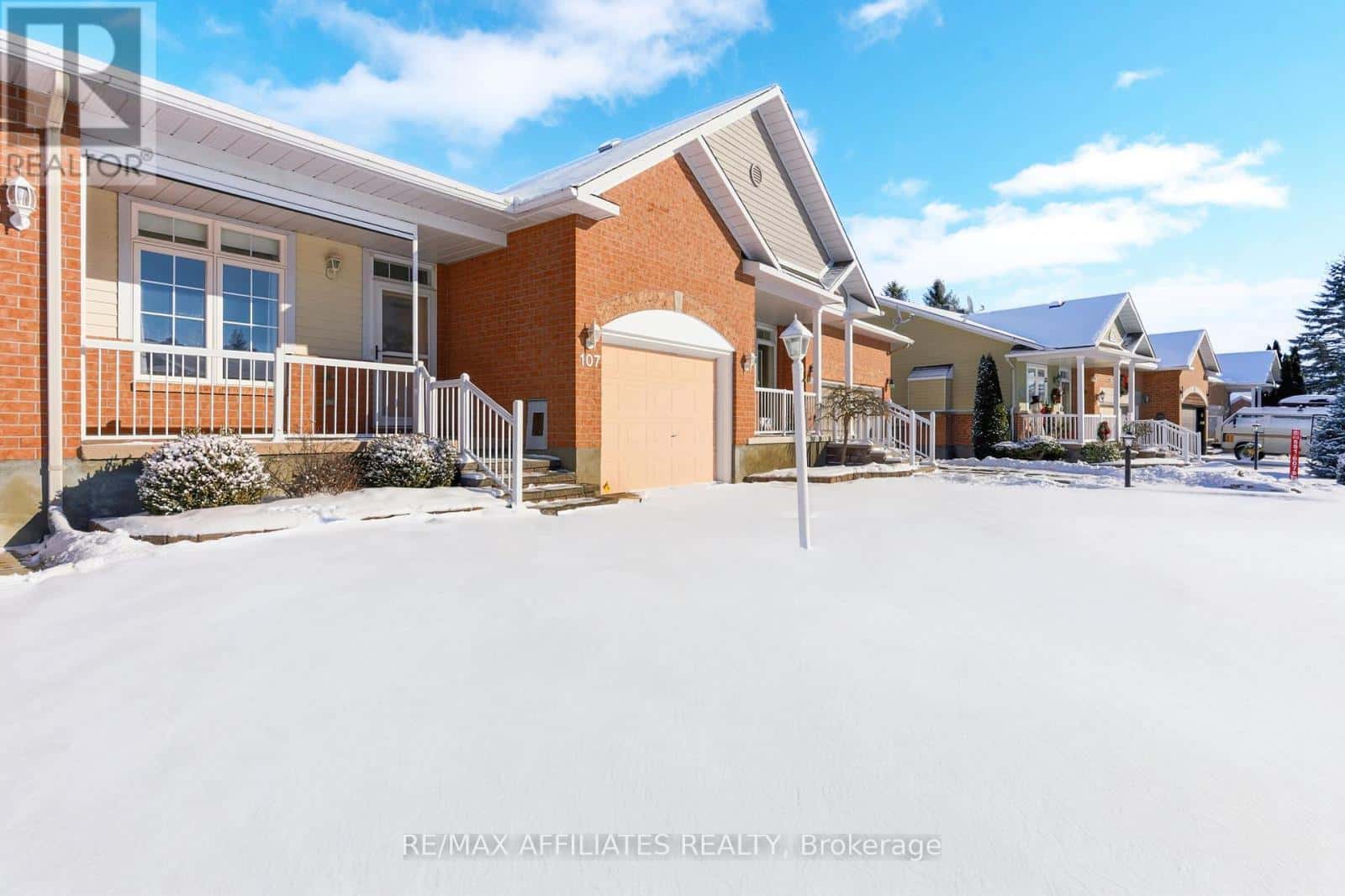 107 SABLE RUN DRIVE — Ottawa, Ontario - Photo 2 of 38