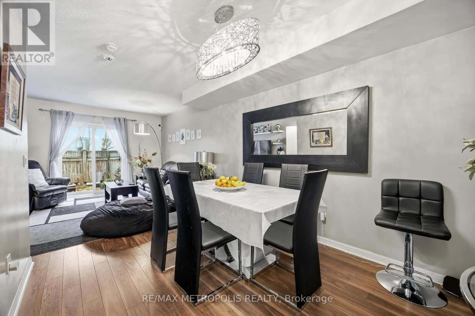 40 - 21 REPLIN ROAD — Toronto (Englemount-Lawrence), Ontario - Photo 5 of 25