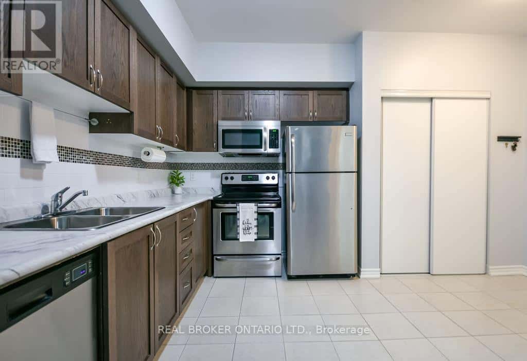 40 Ferndale Drive South 404