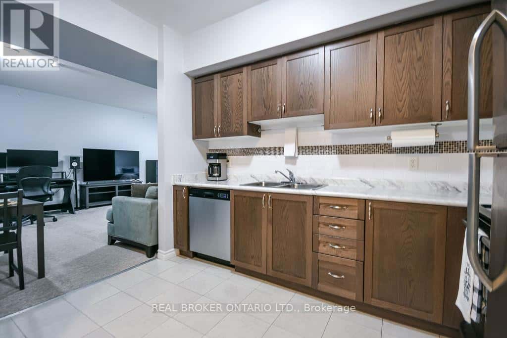 404 - 40 FERNDALE DRIVE S — Barrie (Ardagh), Ontario - Photo 3 of 36