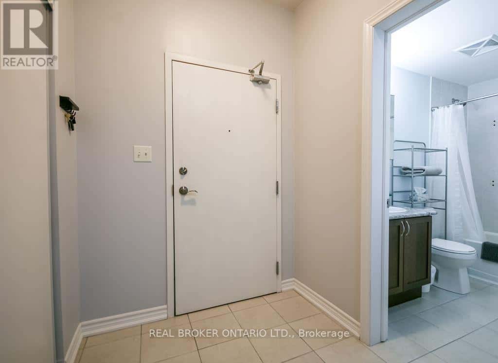 404 - 40 FERNDALE DRIVE S — Barrie (Ardagh), Ontario - Photo 4 of 36