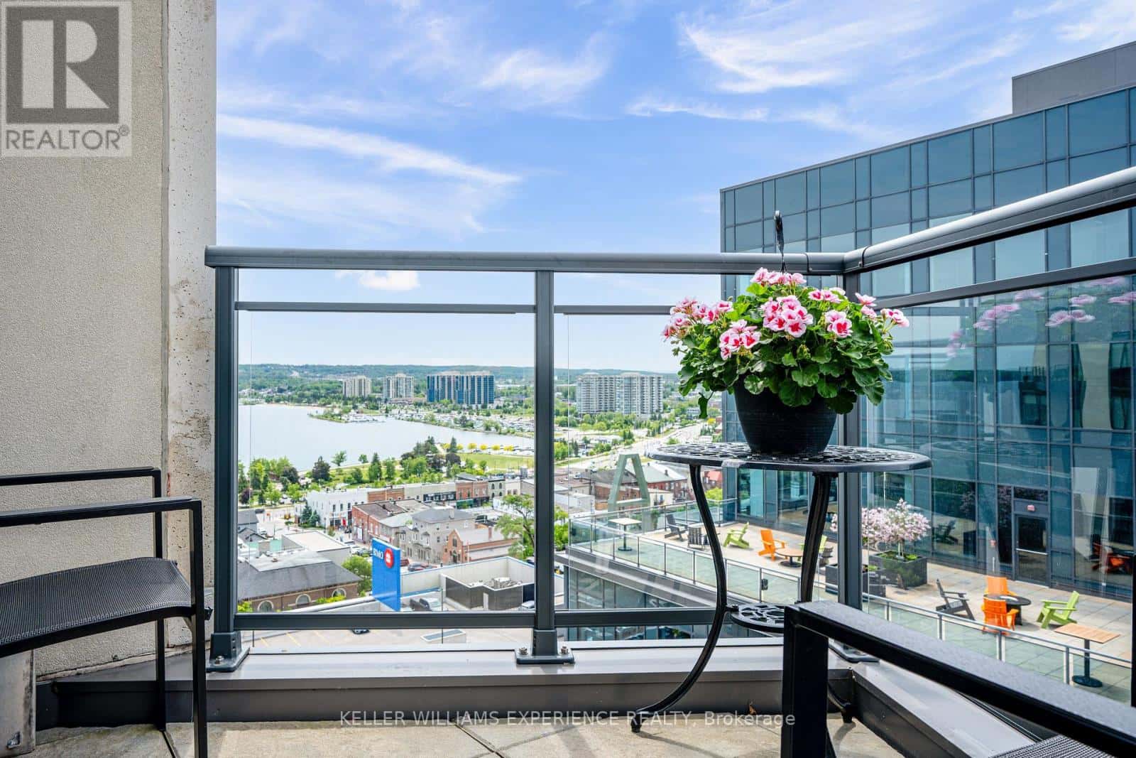 GPH1 - 111 WORSLEY STREET — Barrie (City Centre), Ontario - Photo 5 of 48