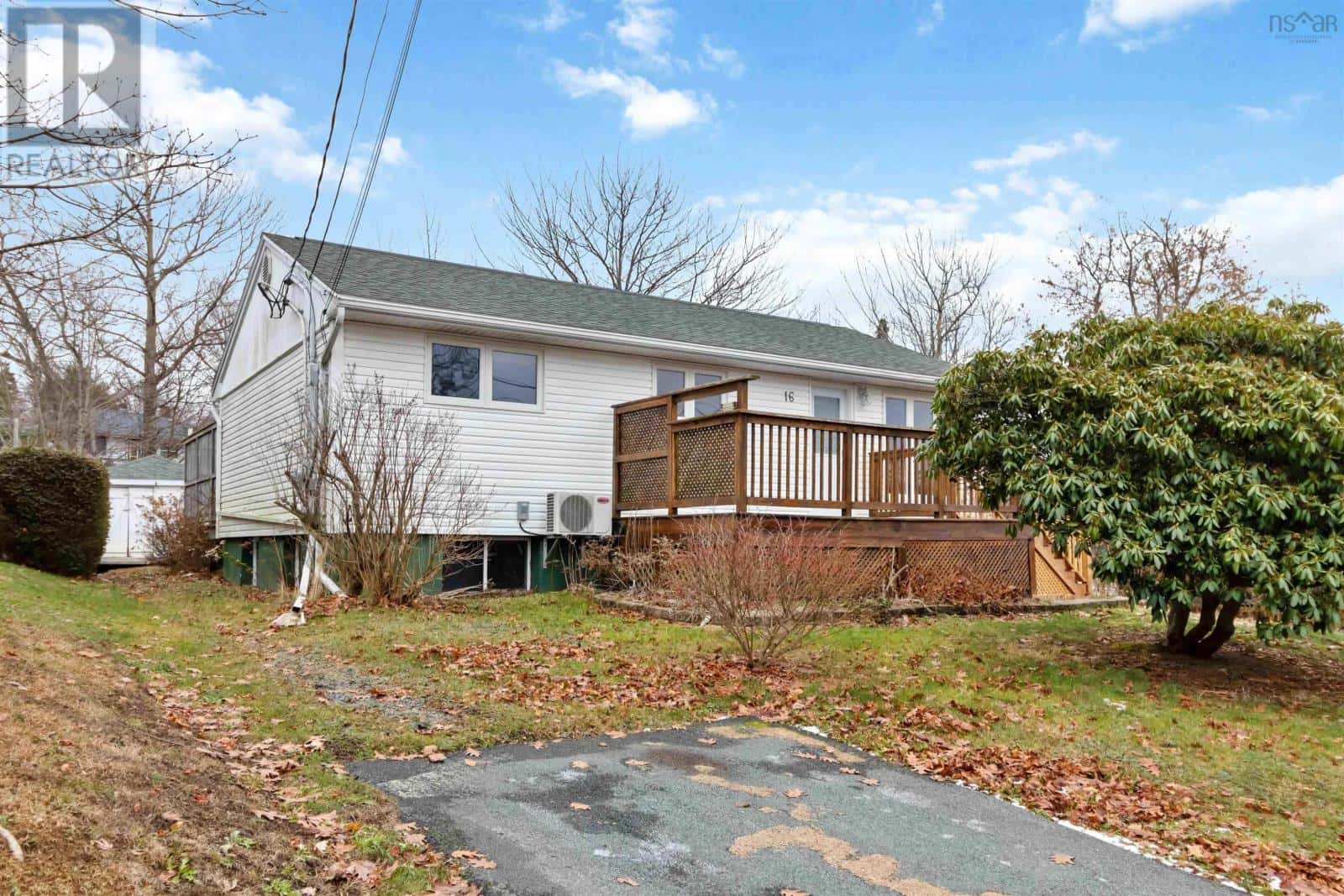 16 Pauline Crescent — Dartmouth, Nova Scotia - Photo 2 of 32