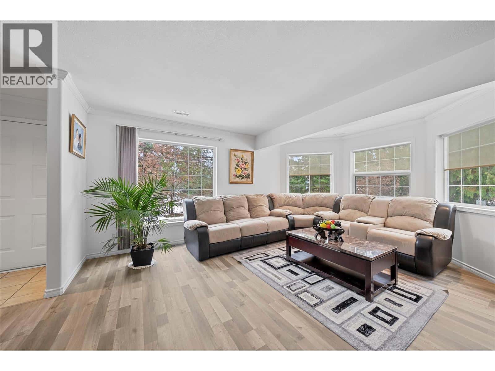 2421 Mount Tuam Crescent — Sorrento, British Columbia - Photo 5 of 47