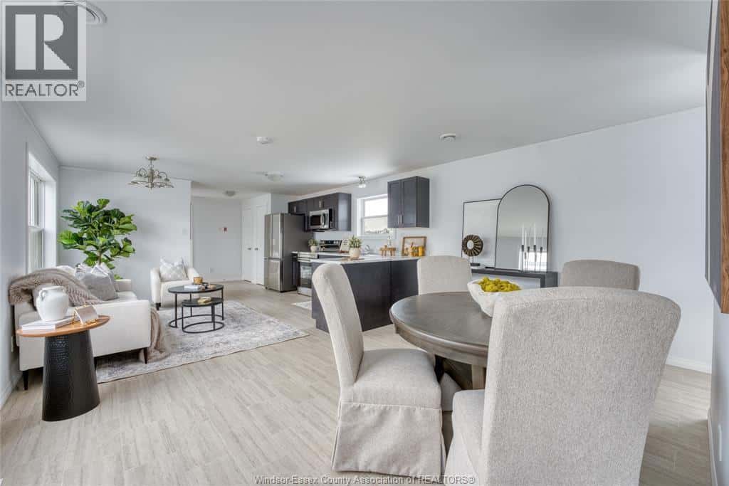 24 REGINA — Lakeshore, Ontario - Photo 3 of 19