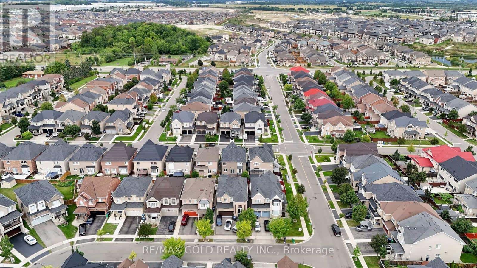 35 ABITIBI LAKE DRIVE — Brampton (Sandringham-Wellington), Ontario - Photo 4 of 49