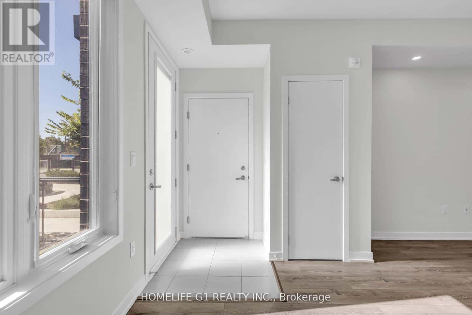 5 - 3429 RIDGEWAY DRIVE — Mississauga (Erin Mills), Ontario - Photo 2 of 31