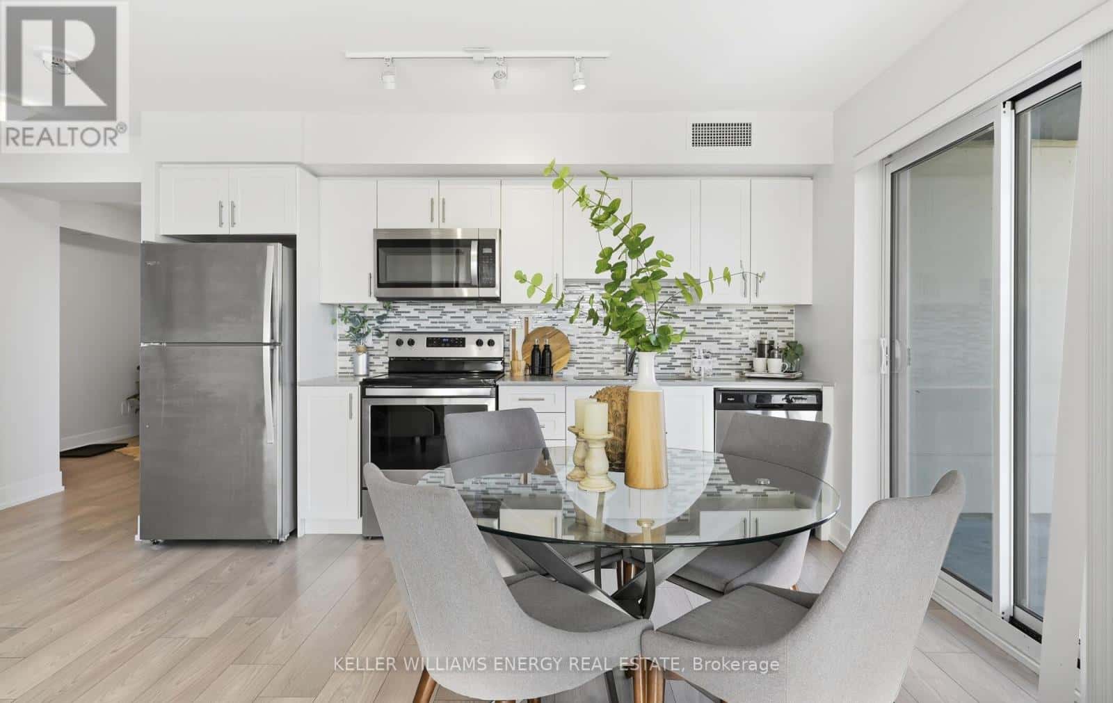 504 - 1255 BAYLY STREET — Pickering (Bay Ridges), Ontario - Photo 2 of 24