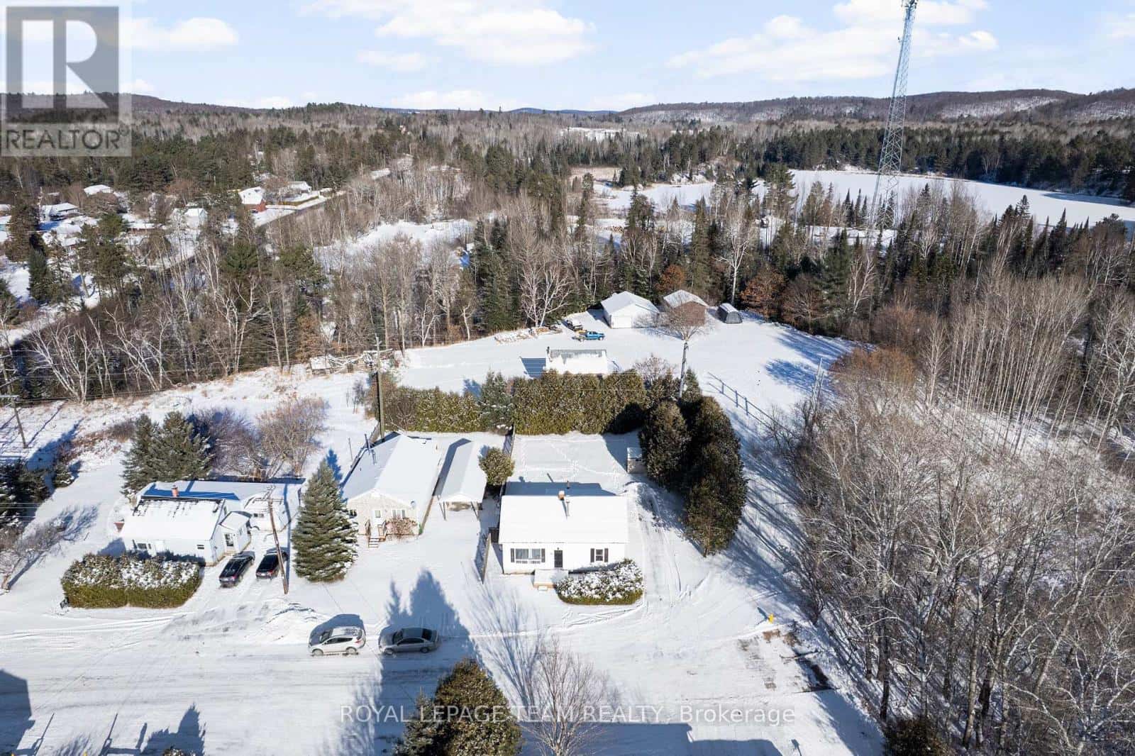 21 PHILIP STREET — Madawaska Valley, Ontario - Photo 3 of 37