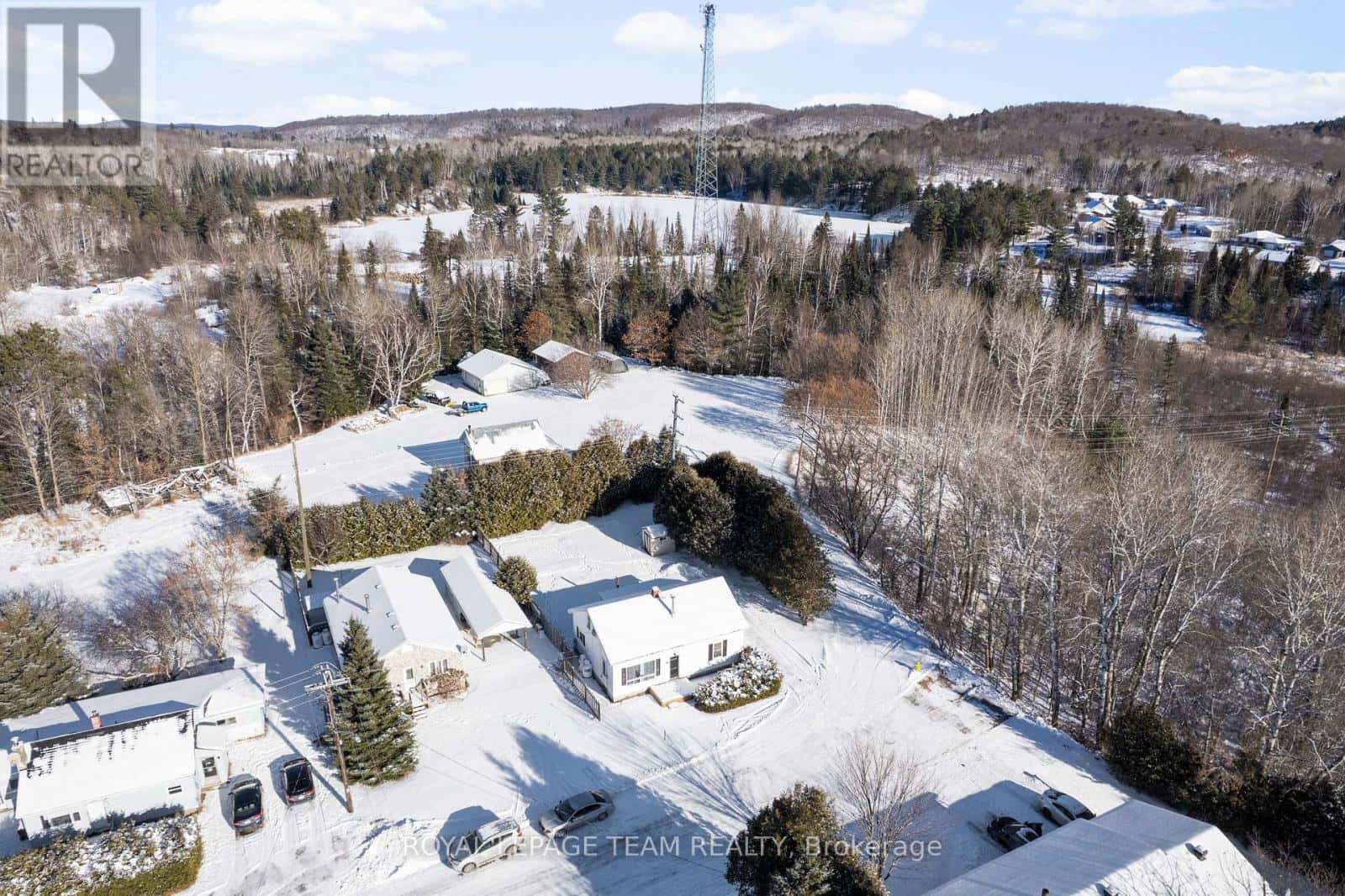 21 PHILIP STREET — Madawaska Valley, Ontario - Photo 4 of 37