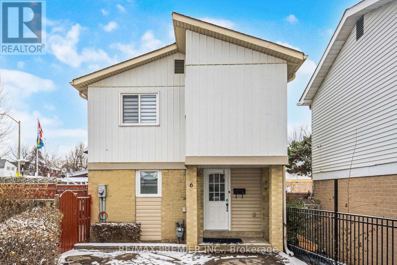 6 HOLLOWAY COURT — Brampton (Central Park), Ontario - Main photo