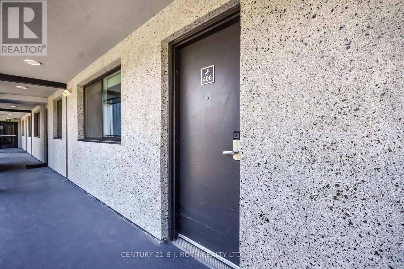 406 - 80 HORSESHOE BOULEVARD — Oro-Medonte (Horseshoe Valley), Ontario - Photo 2 of 35