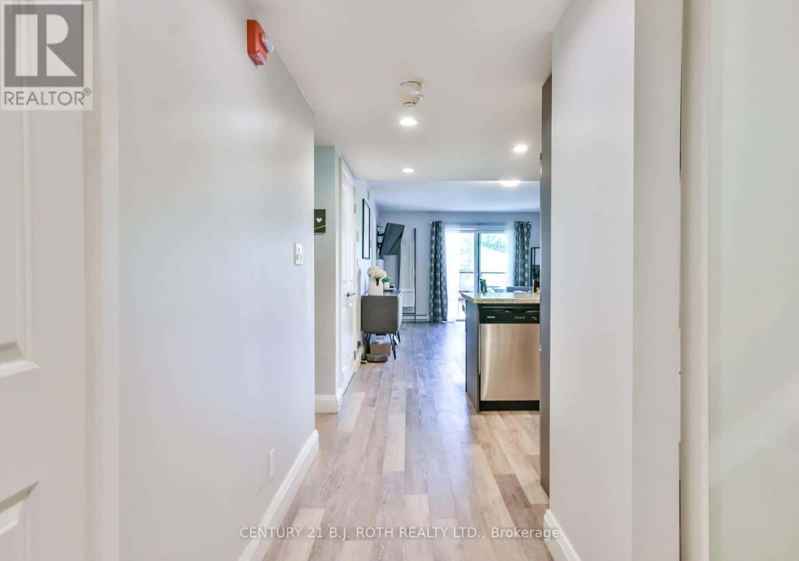 406 - 80 HORSESHOE BOULEVARD — Oro-Medonte (Horseshoe Valley), Ontario - Photo 3 of 35