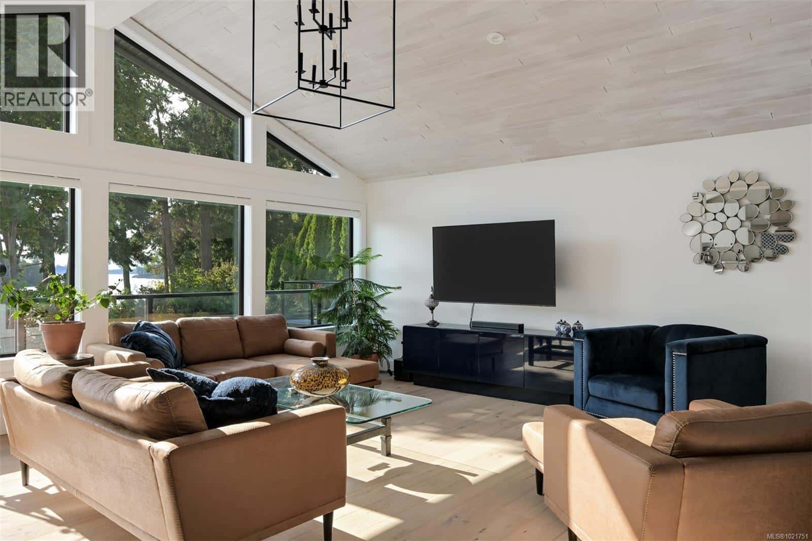 8 Woodville Pl — View Royal, British Columbia - Photo 5 of 63