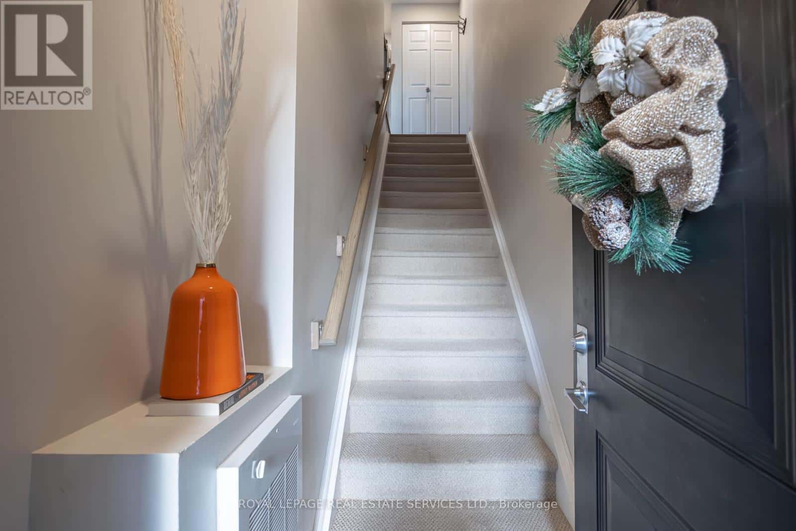 92 - 30 CARNATION AVENUE — Toronto (Long Branch), Ontario - Photo 3 of 38