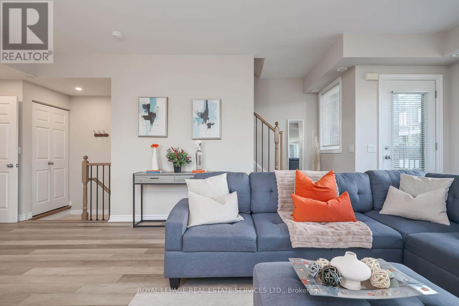 92 - 30 CARNATION AVENUE — Toronto (Long Branch), Ontario - Photo 4 of 38