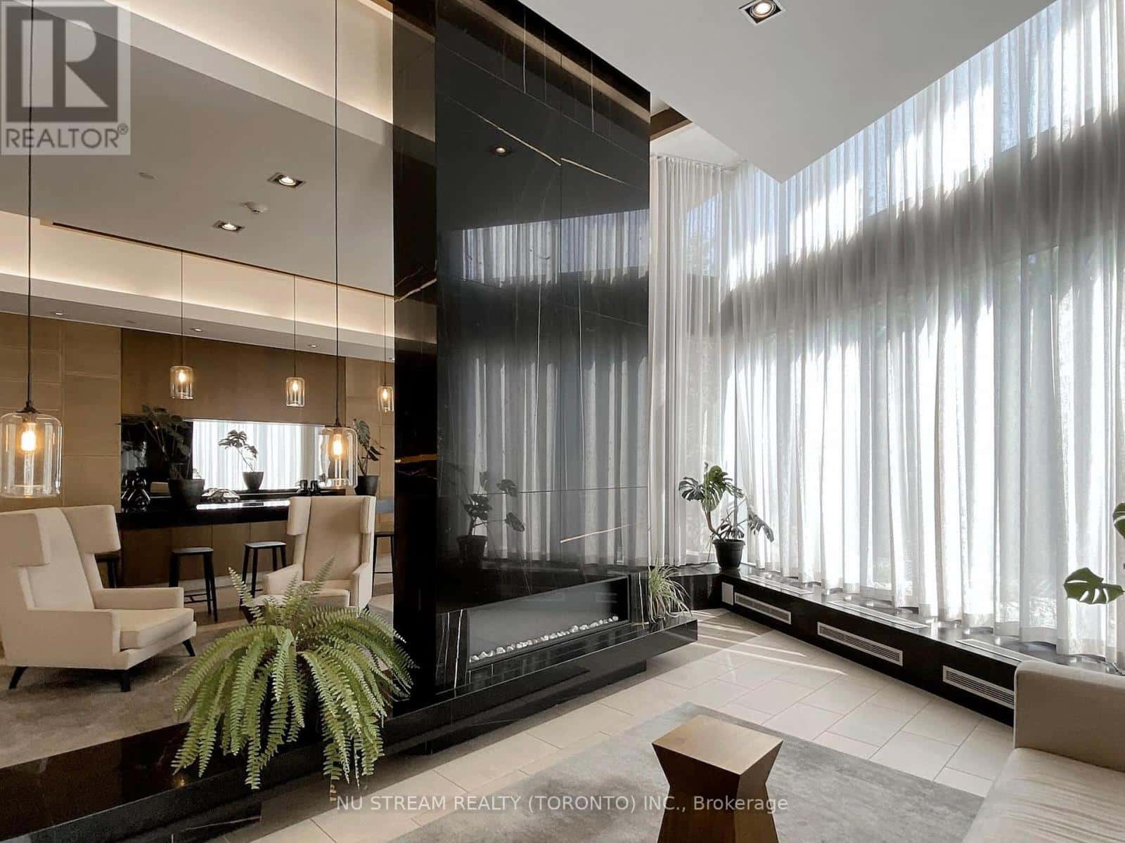 1718 - 160 VANDERHOOF AVENUE — Toronto (Thorncliffe Park), Ontario - Photo 3 of 29