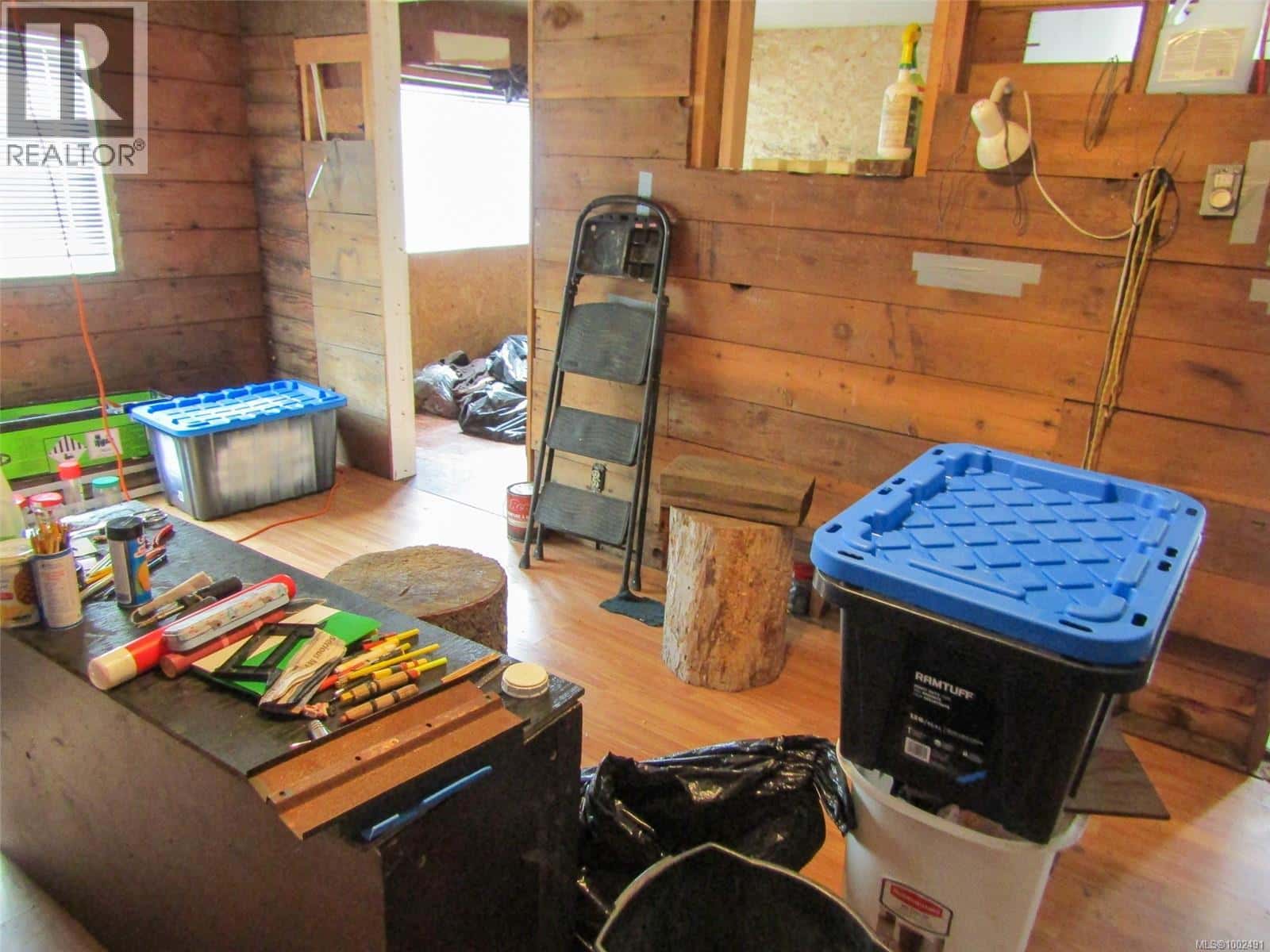 4915 Elizabeth St — Port Alberni, British Columbia - Photo 4 of 9