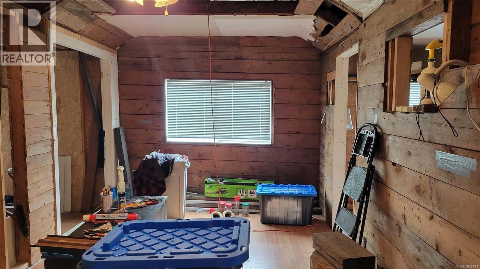 4915 Elizabeth St — Port Alberni, British Columbia - Photo 3 of 9