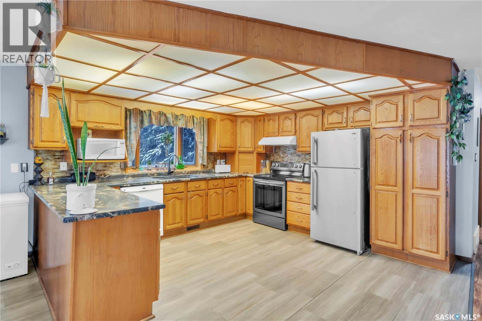 107 2nd AVENUE S — Pierceland, Saskatchewan - Photo 5 of 46