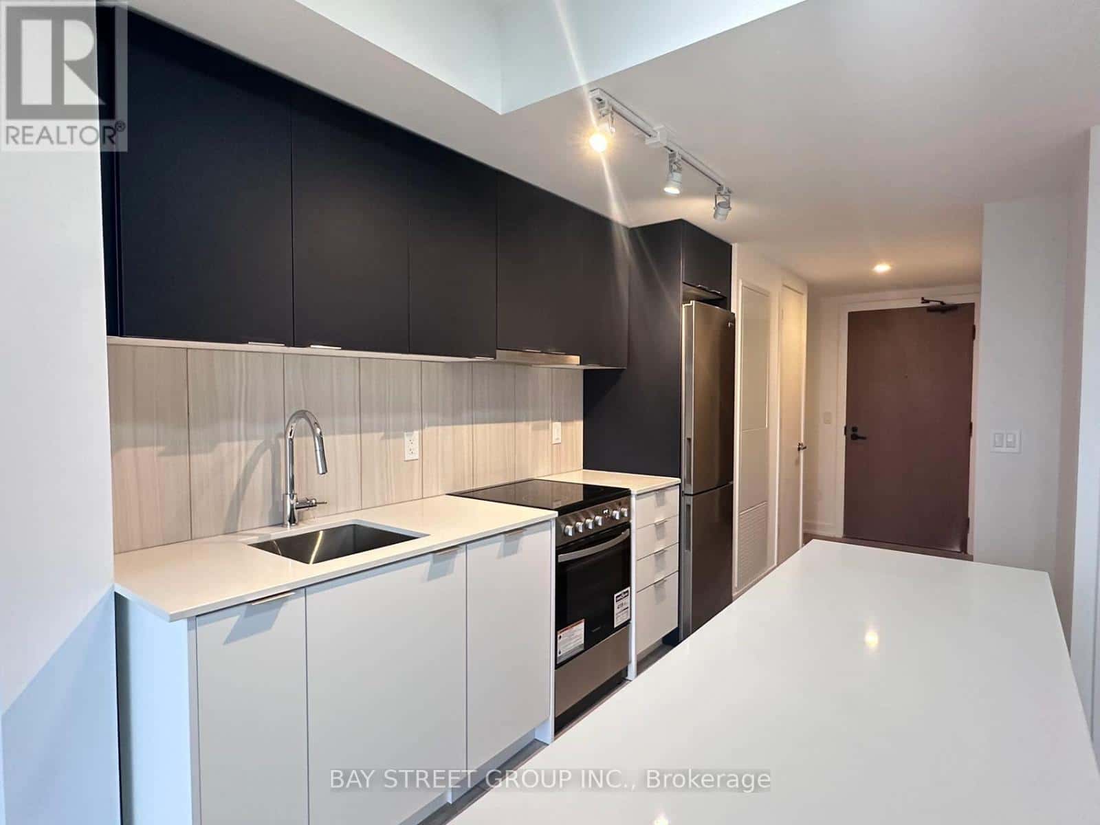 1101 - 8 TIPPETT ROAD — Toronto (Clanton Park), Ontario - Photo 4 of 21