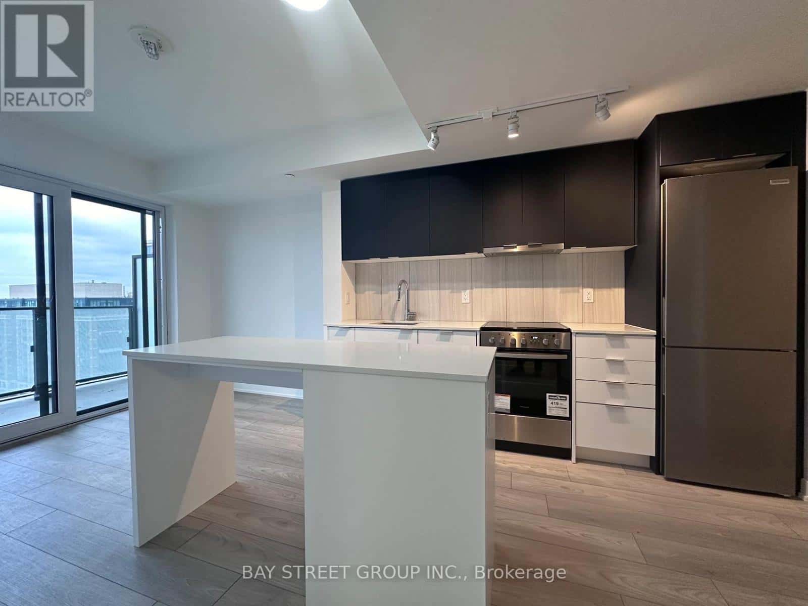 1101 - 8 TIPPETT ROAD — Toronto (Clanton Park), Ontario - Photo 2 of 21