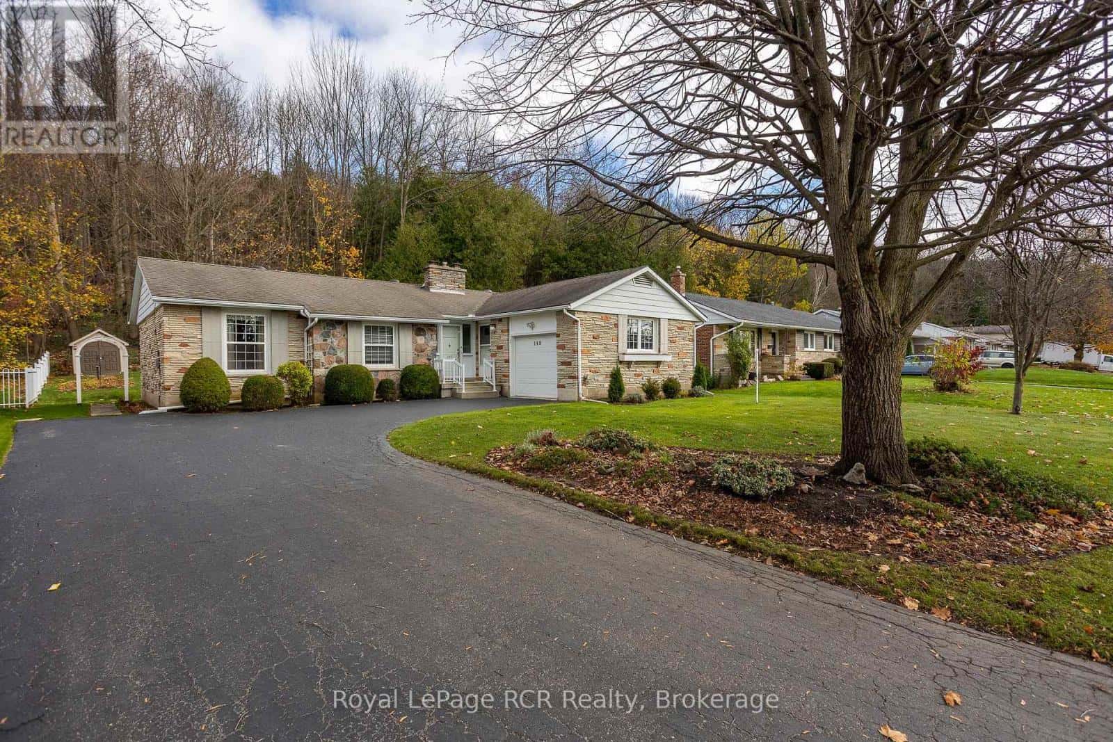 149 7TH AVENUE E — Owen Sound, Ontario - Photo 2 of 44