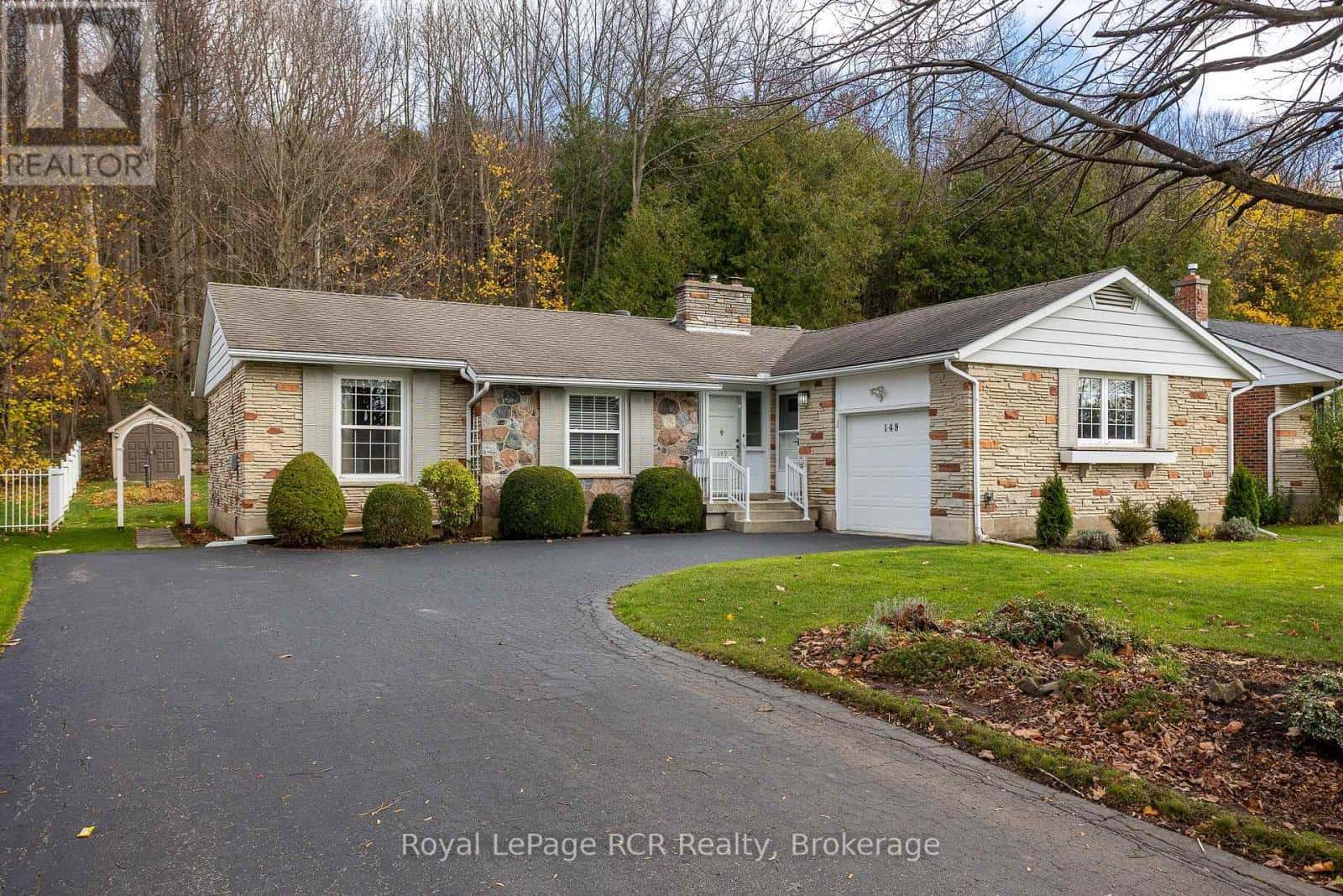 149 7TH AVENUE E — Owen Sound, Ontario - Photo 3 of 44