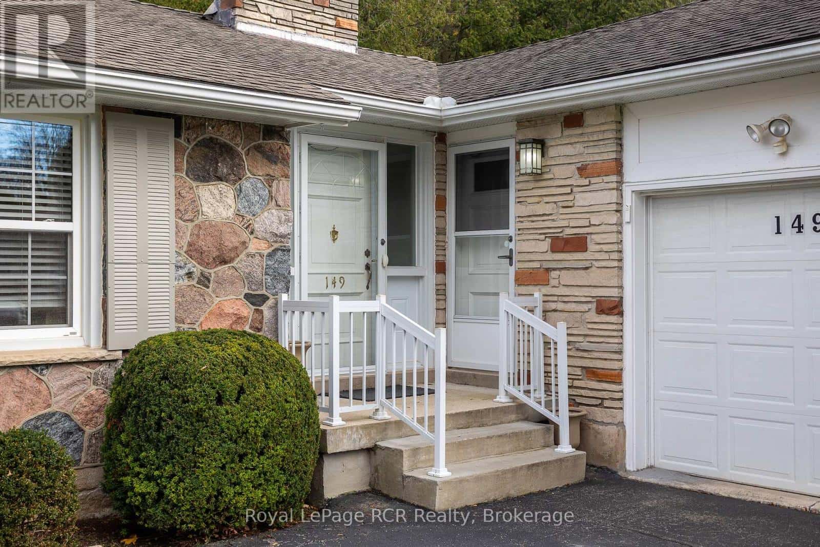 149 7TH AVENUE E — Owen Sound, Ontario - Photo 4 of 44